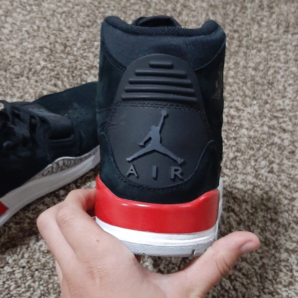 Air Jordan Legacy - Picture 2 of 4